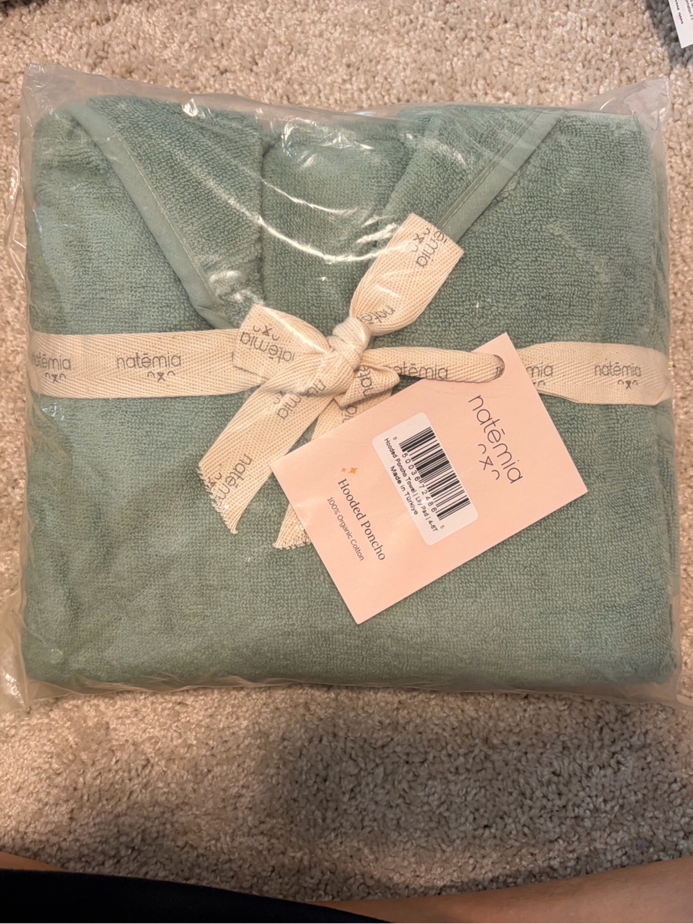 NWT Sage Green Organic Cotton Hooded Towel 4-6T